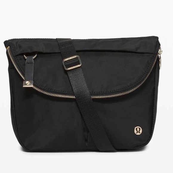 lululemon athletica Handbags - 🦄Lululemon All Night Festival Bag *5L
Black / Gold